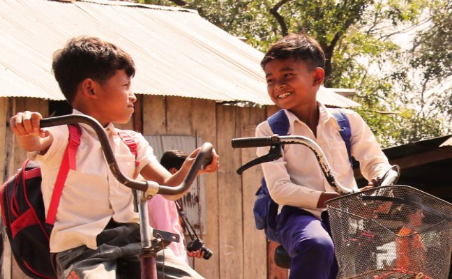 students talking on bikes